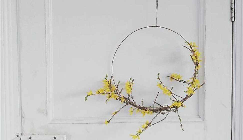 Simplistic Spring hanging wreath workshop