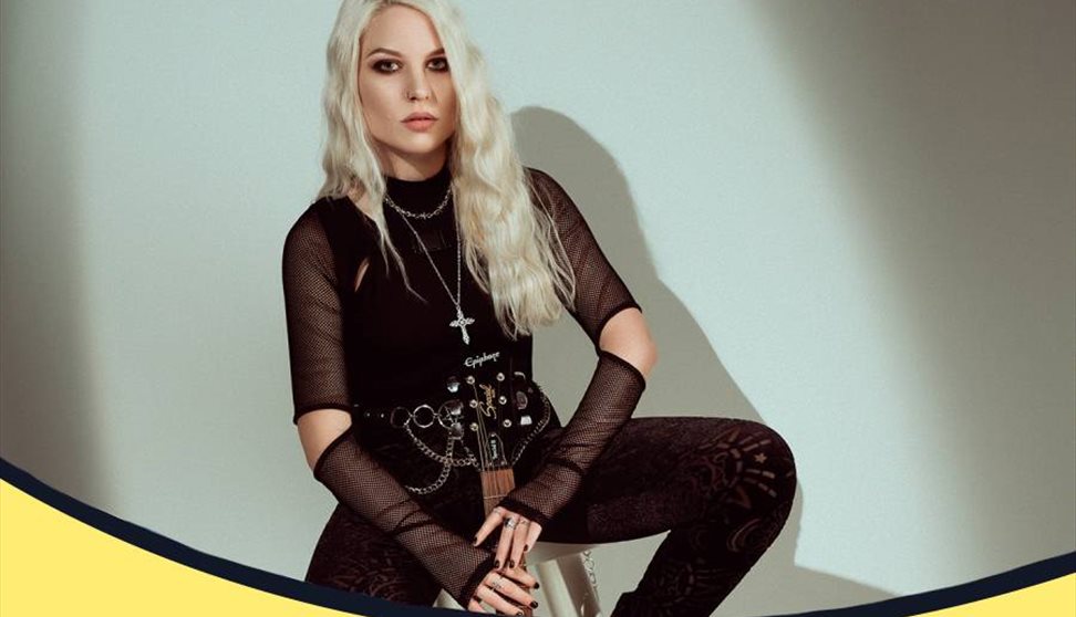 Barcode Live: Amber Jade Smith