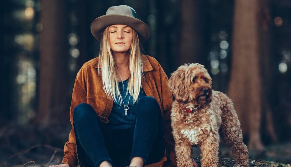 alex hart sitting with the dog