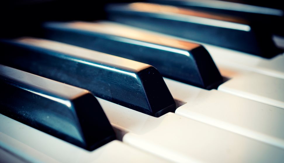 Lona Kozik: Philip Glass Metamorphosis