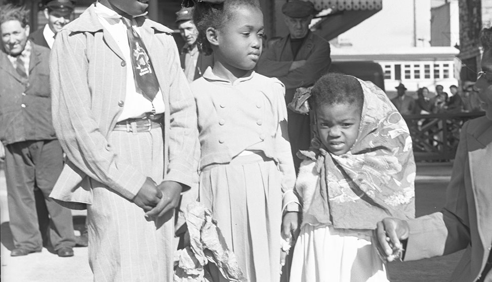 Jamaicans arriving at Millbay Docks, Plymouth, circa September 1954 © Mirrorpix