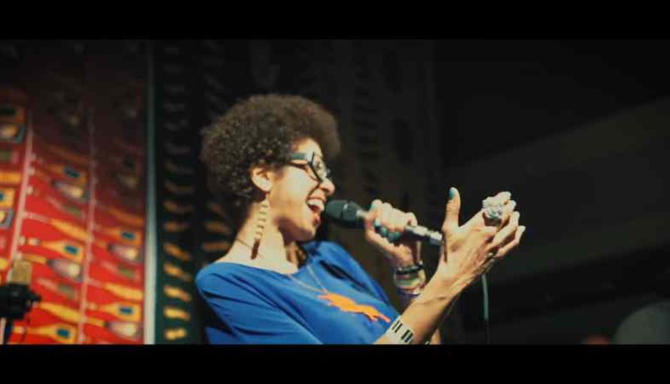 Mama Tokus - a jazz singer hosting this event