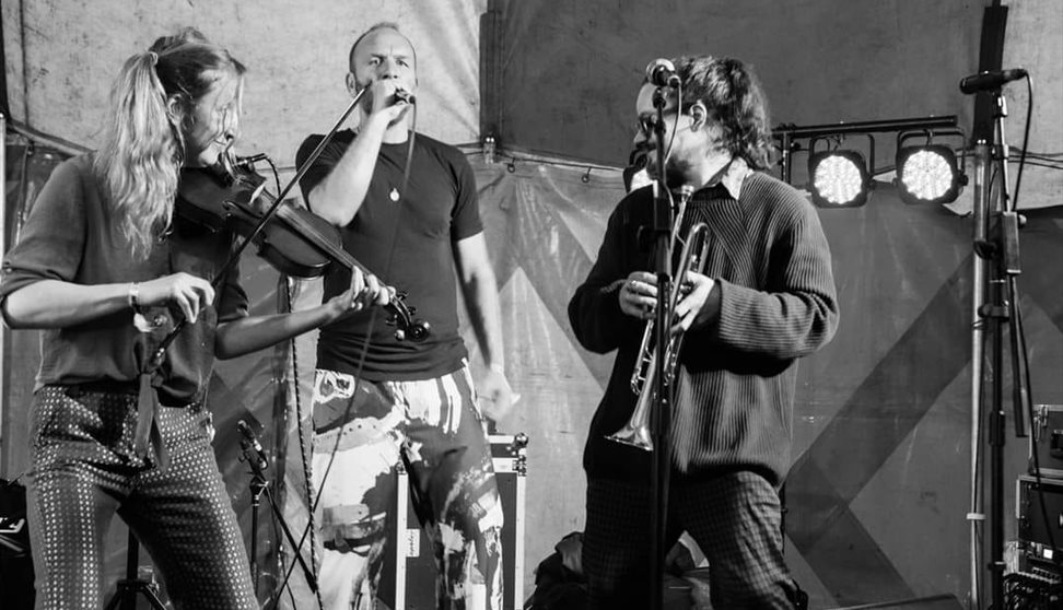 Live Music: Ushti Baba & Kid Hyena