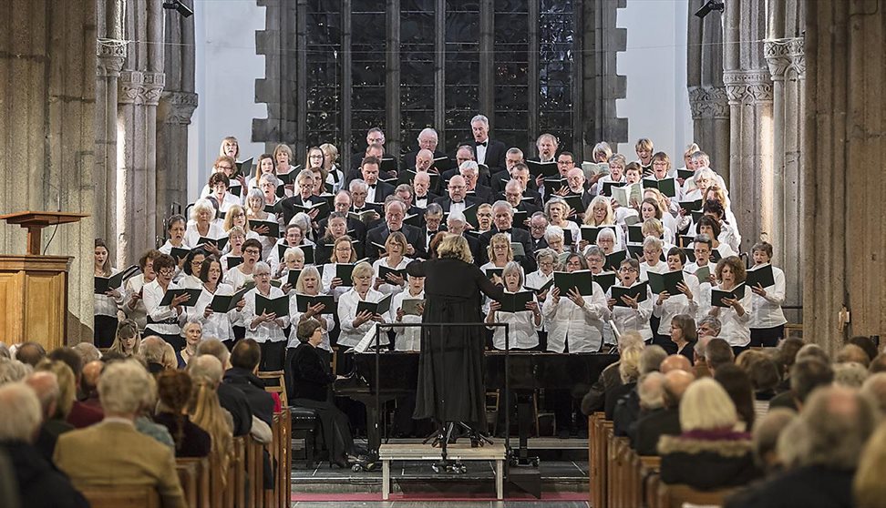 University Choir's Joyous Christmas Concert
