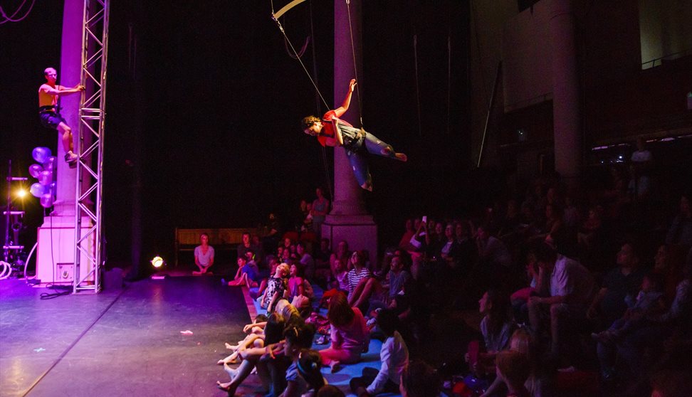Reach - A children's theatrical circus show
