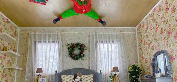 Upside Down House, Christmas Edition