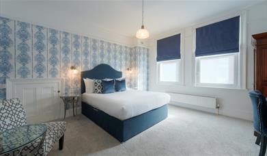 Blue and white tones in a double room at Florence Gardens Boutique Hotel and Restaurant