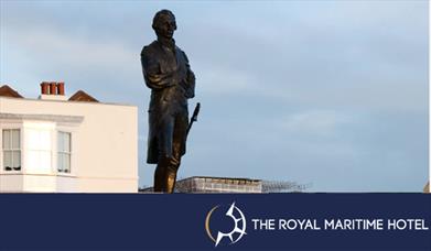 Photo of a statue of Admiral Lord Nelson.