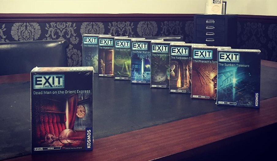 Home Escape Room Game Night - EXIT: The Game series by KOSMOS