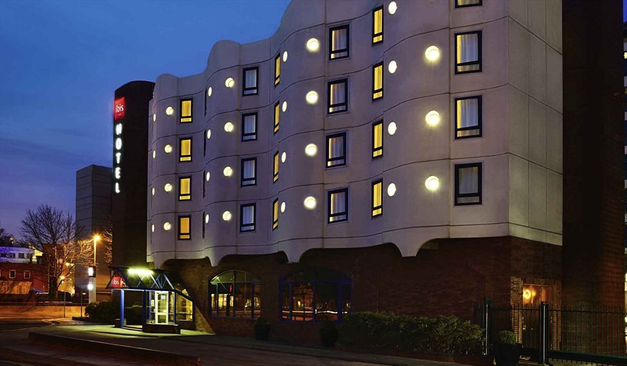 Ibis Portsmouth - exterior