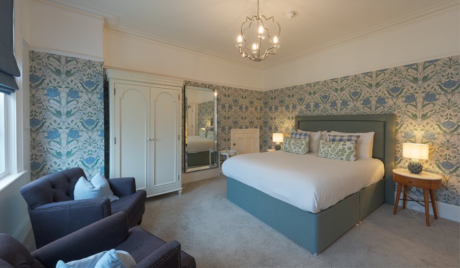 A double room with additional seating options at Florence House Boutique Hotel and Restaurant