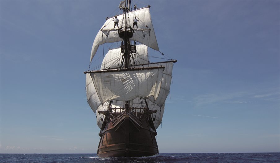 Photograph of the Nao Victoria sailing on open water