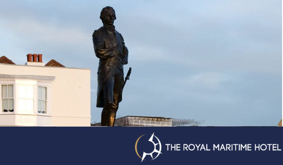 Photo of a statue of Admiral Lord Nelson.