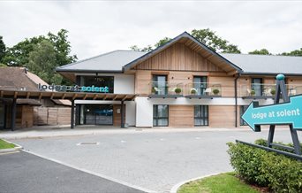 Solent Hotel & Spa and Lodge Exerior