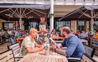 Two people dining al fresco at Pizza Express in Gunwharf Quays