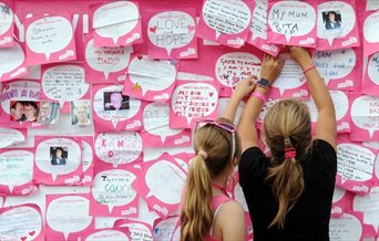 Pretty Muddy and Race for Life participants