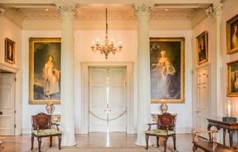Photograph of the main hall of Stansted House