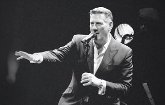 Tony Hadley singing.