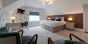 A spacious and well-equipped room at Florence House Boutique Hotel and Restaurant