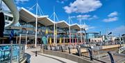 Big-name restaurants overlooking the waterside