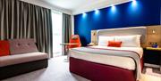 Holiday Inn Express Gunwharf Quays double bedroom