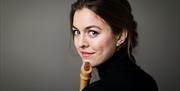 Photograph of Tabea Debus and her recorder