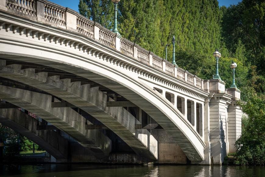 Caversham Bridge close up