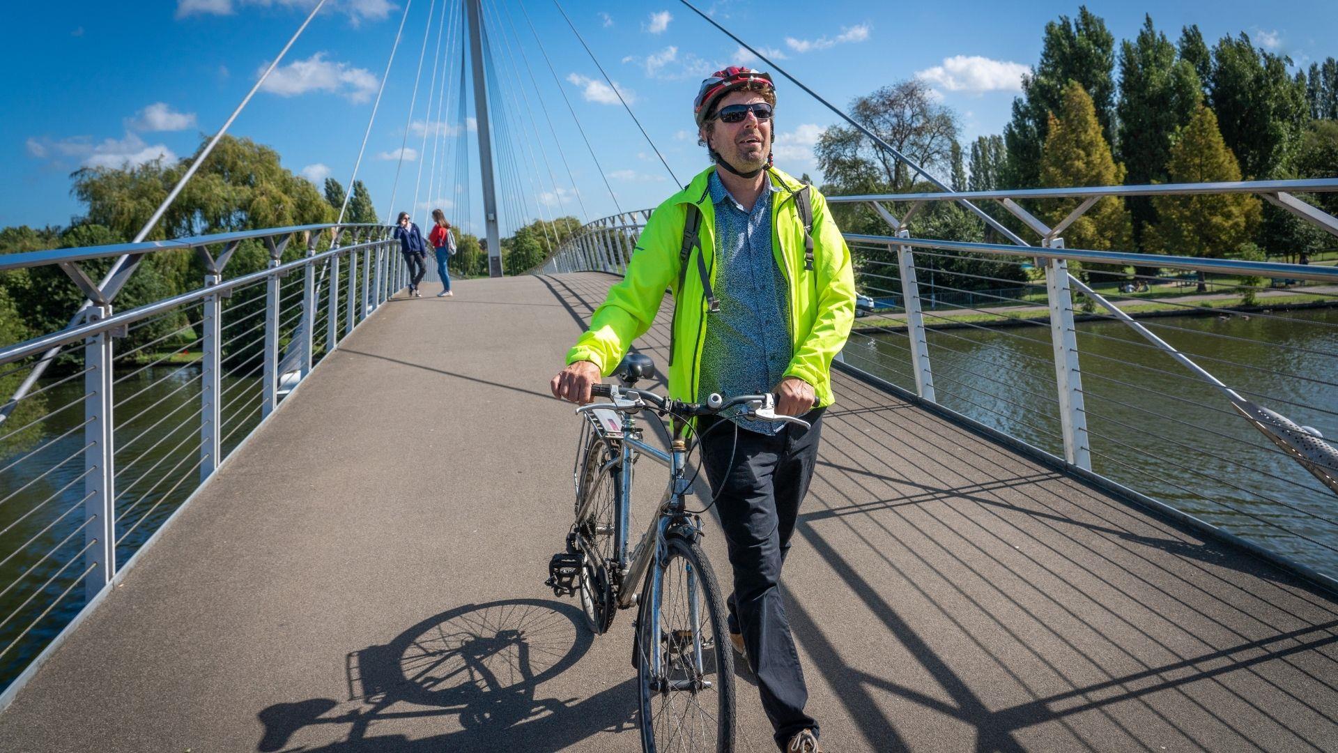 Cyclist on Christchurch Bridge