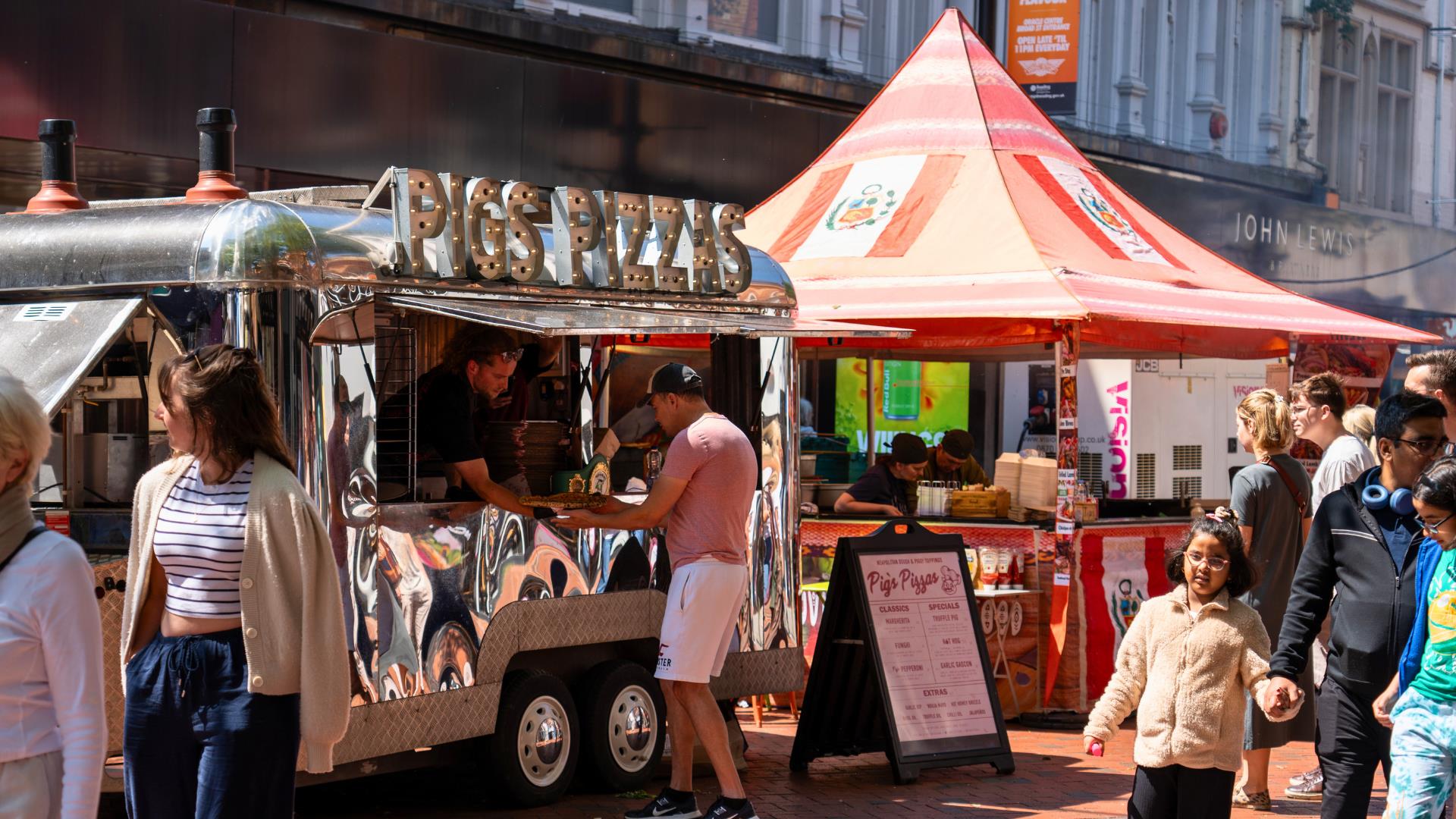 Pigs Pizza food truck on Broad Street
