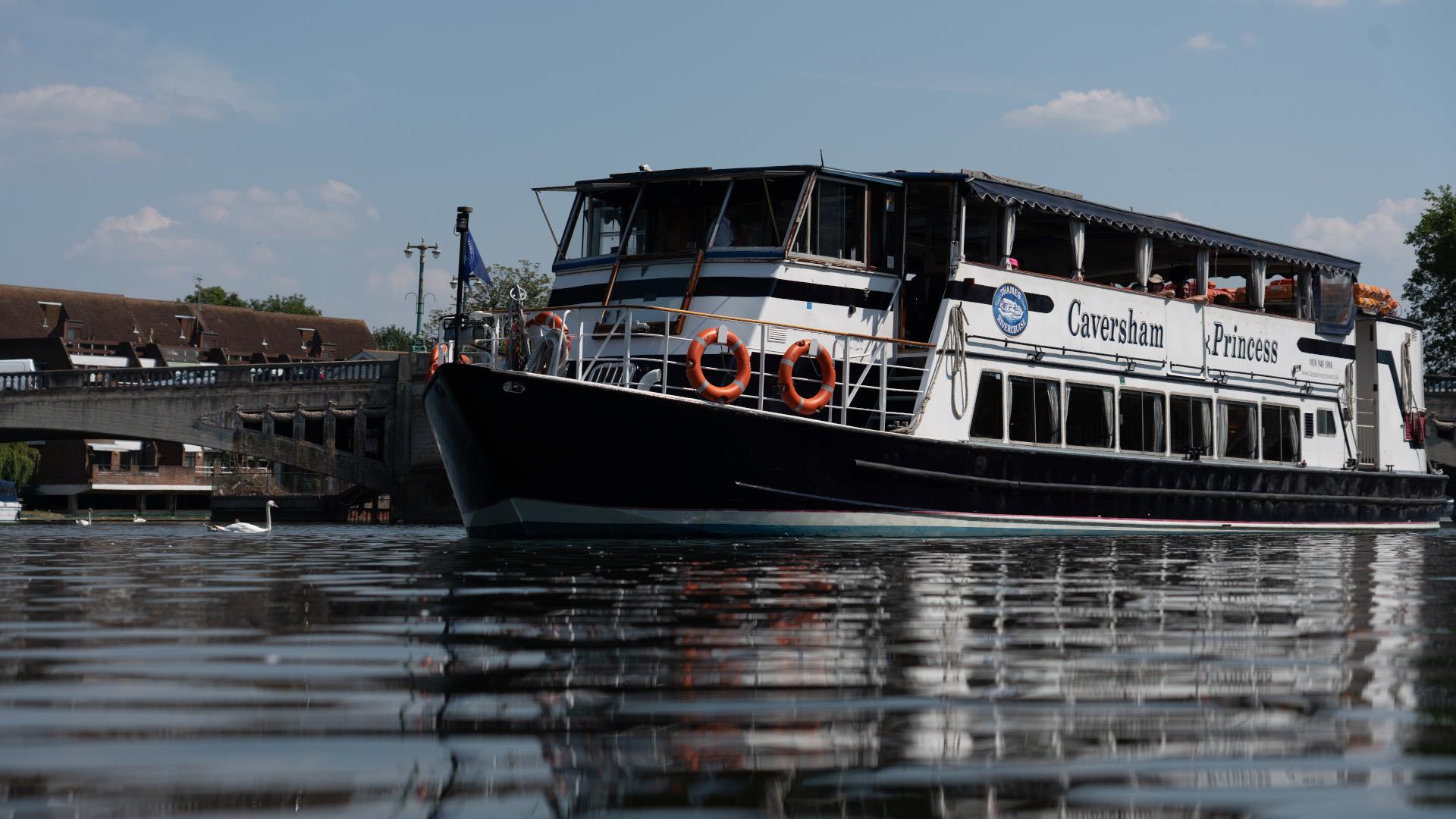 Sightseeing boat on the Thames