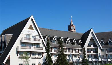 Front view of Coppid Beech Hotel