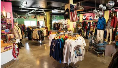 Flamingo's Vintage, Reading