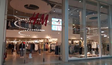 shop window H&M