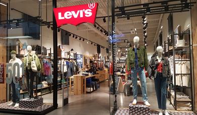 front of Levi's store