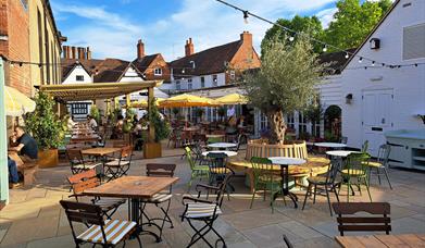 The Rising Sun courtyard garden, Reading