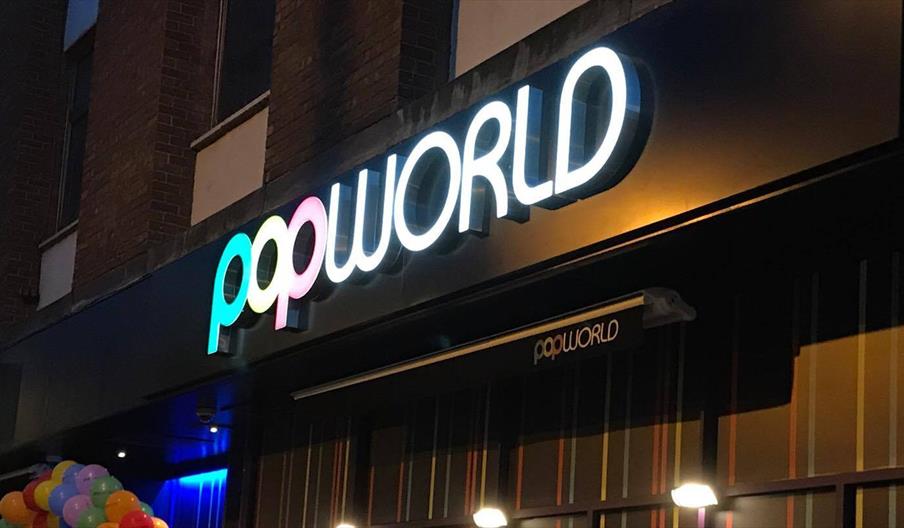 balloon arch outside Popworld