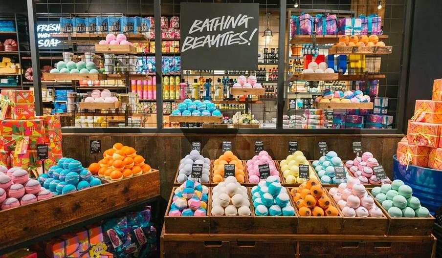 Lush bath bombs