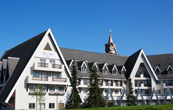 Front view of Coppid Beech Hotel