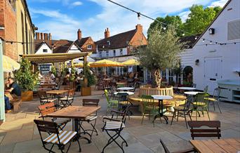 The Rising Sun courtyard garden, Reading