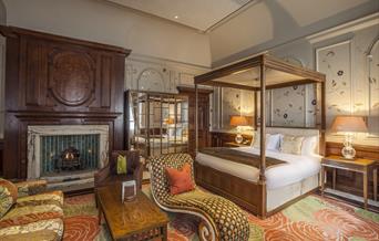 4 poster bed in historic wing of Roseate Hotel