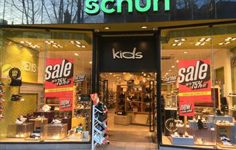 Schuh shop front