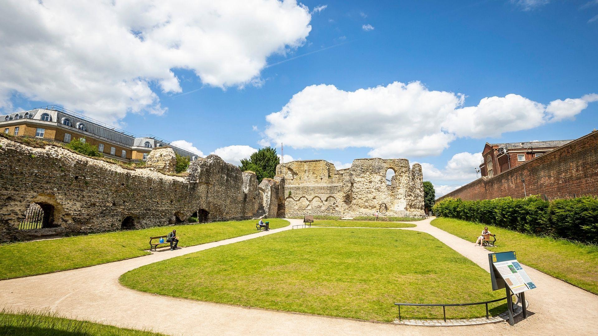 Reading Abbey Grounds on a sunny day