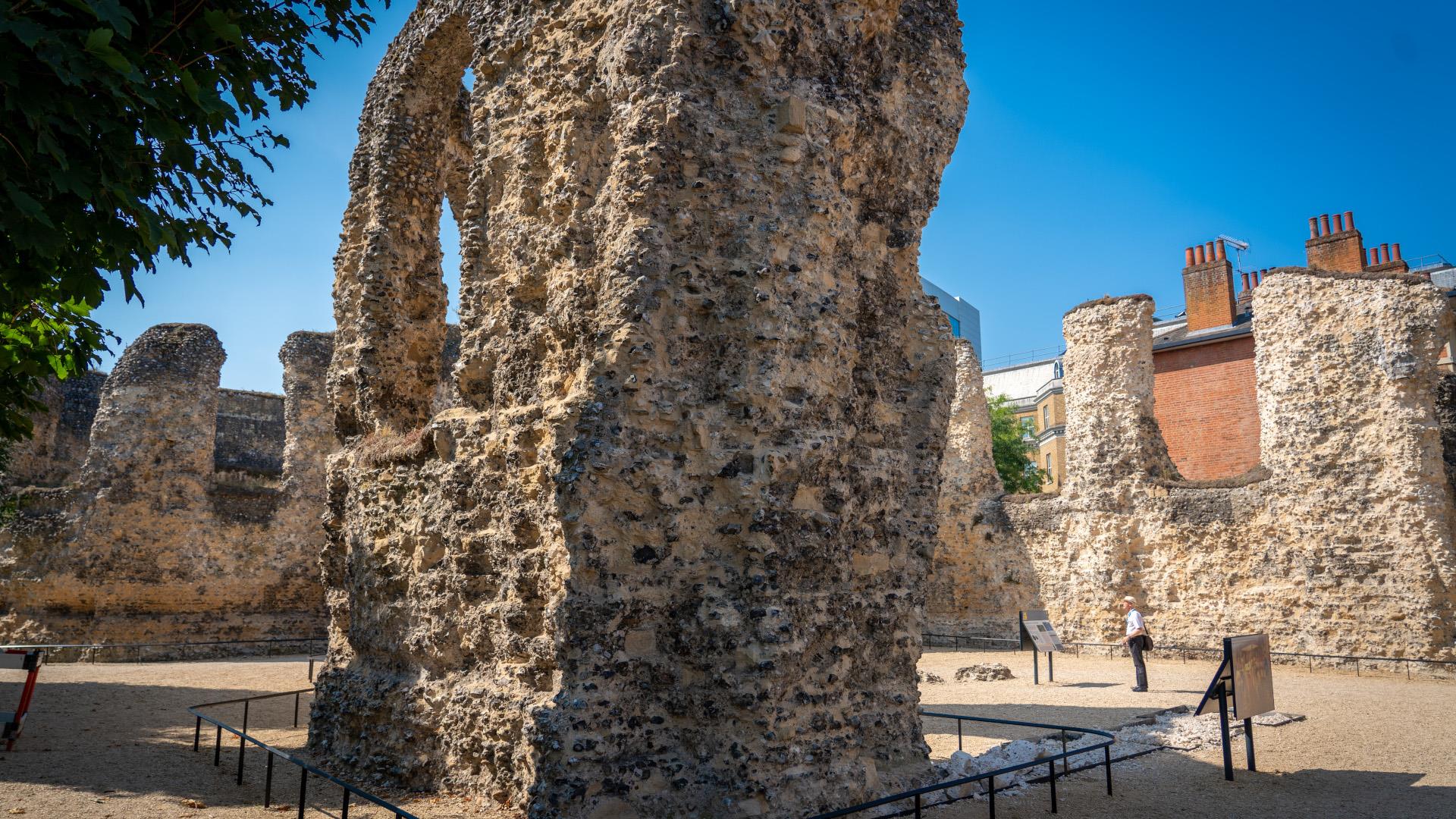 some of the ruins of Reading Abbey