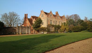 facade of house at Greys Court