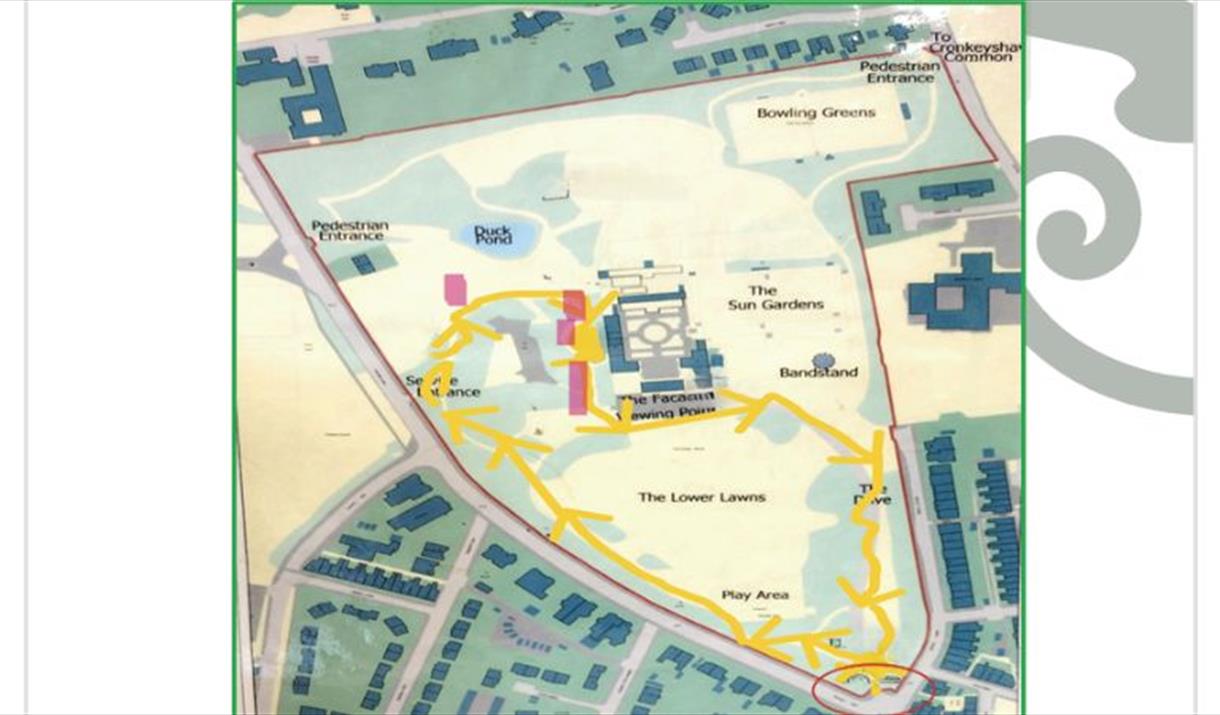 Map of a park showing pedestrian entrances, bowling greens, sun gardens, a pond, bandstand, lower lawns, and a play area. Yellow arrows indicate a wal