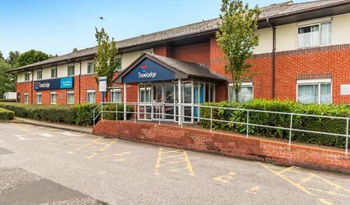 Front entrance of the Travelodge Birch M62 Westbound hotel.