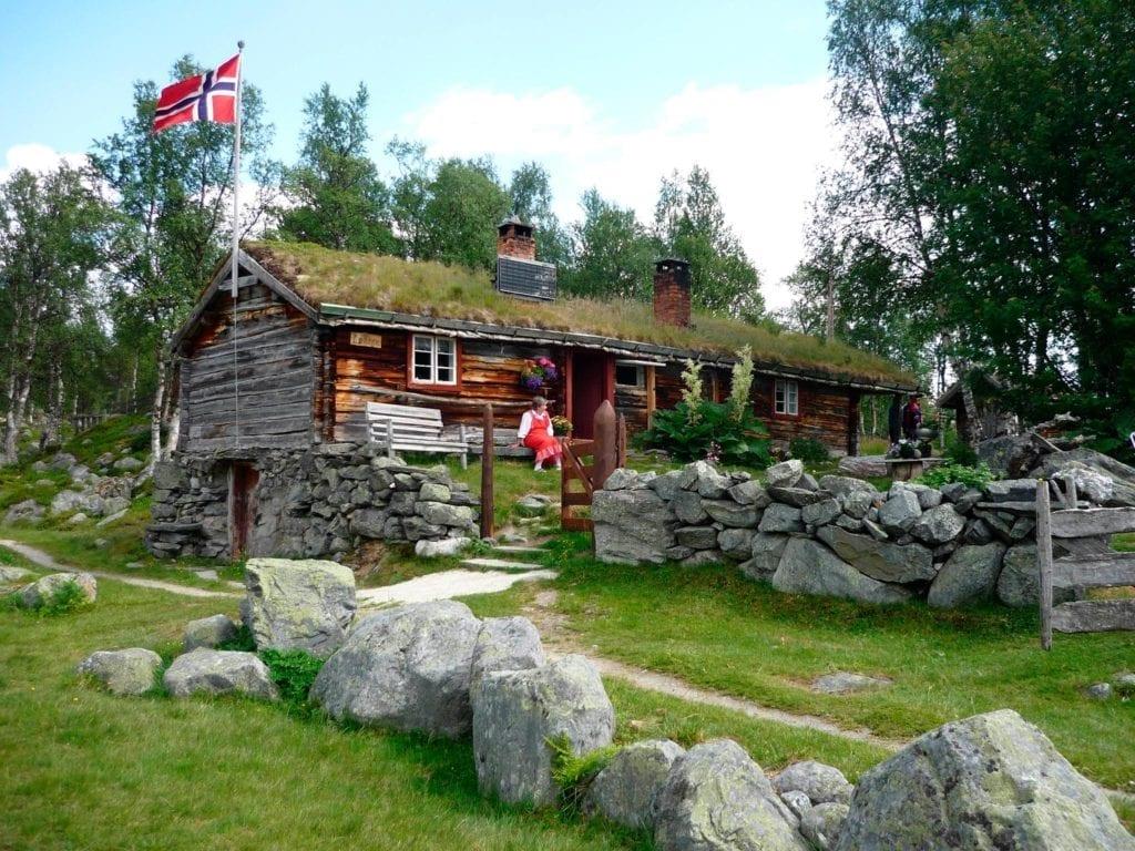 Ljønsnåvollen seter-unik overnatting-Feragssjøen-Røros