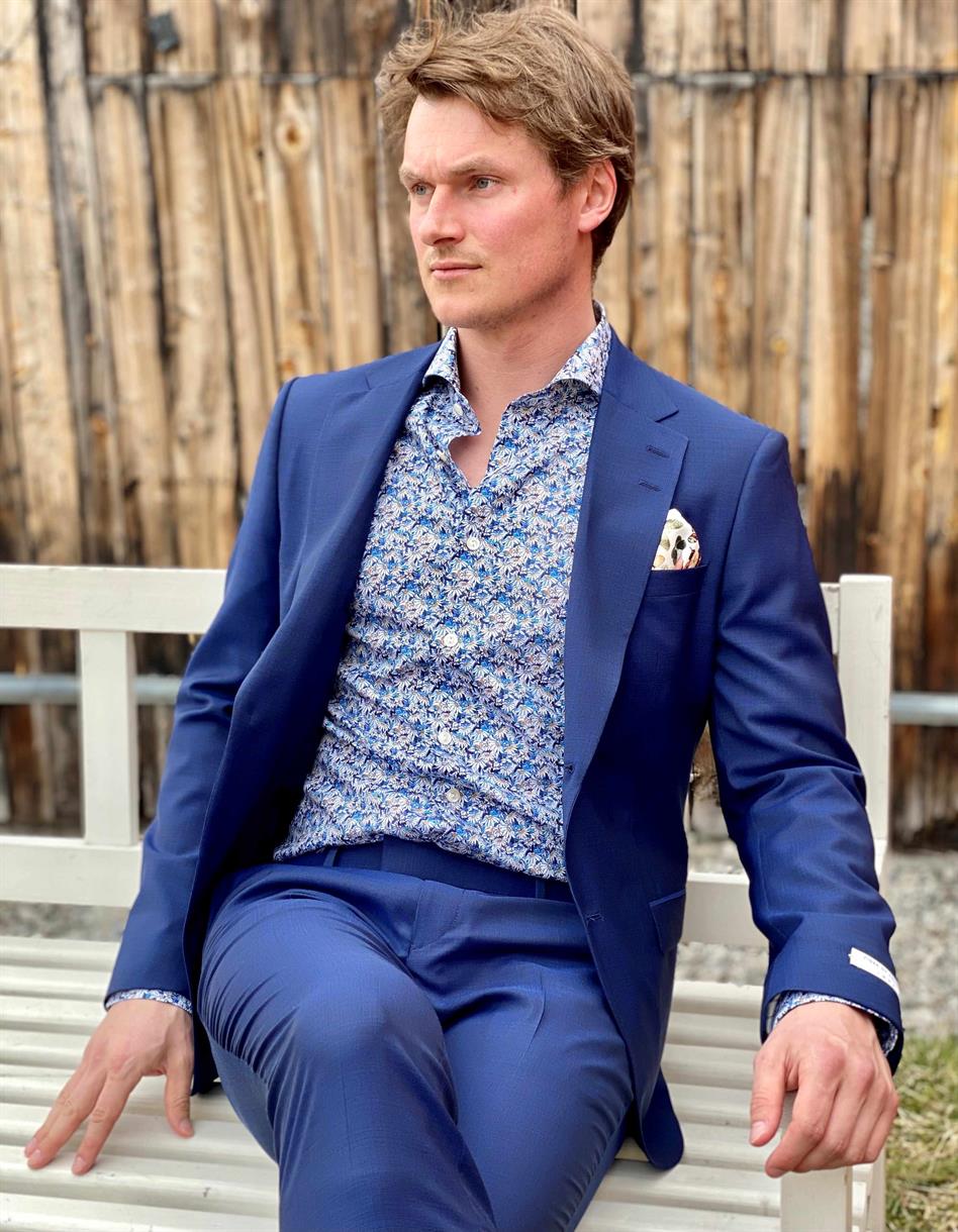 Dress fra Matinique, dyb blå, åpen skjorte, dress