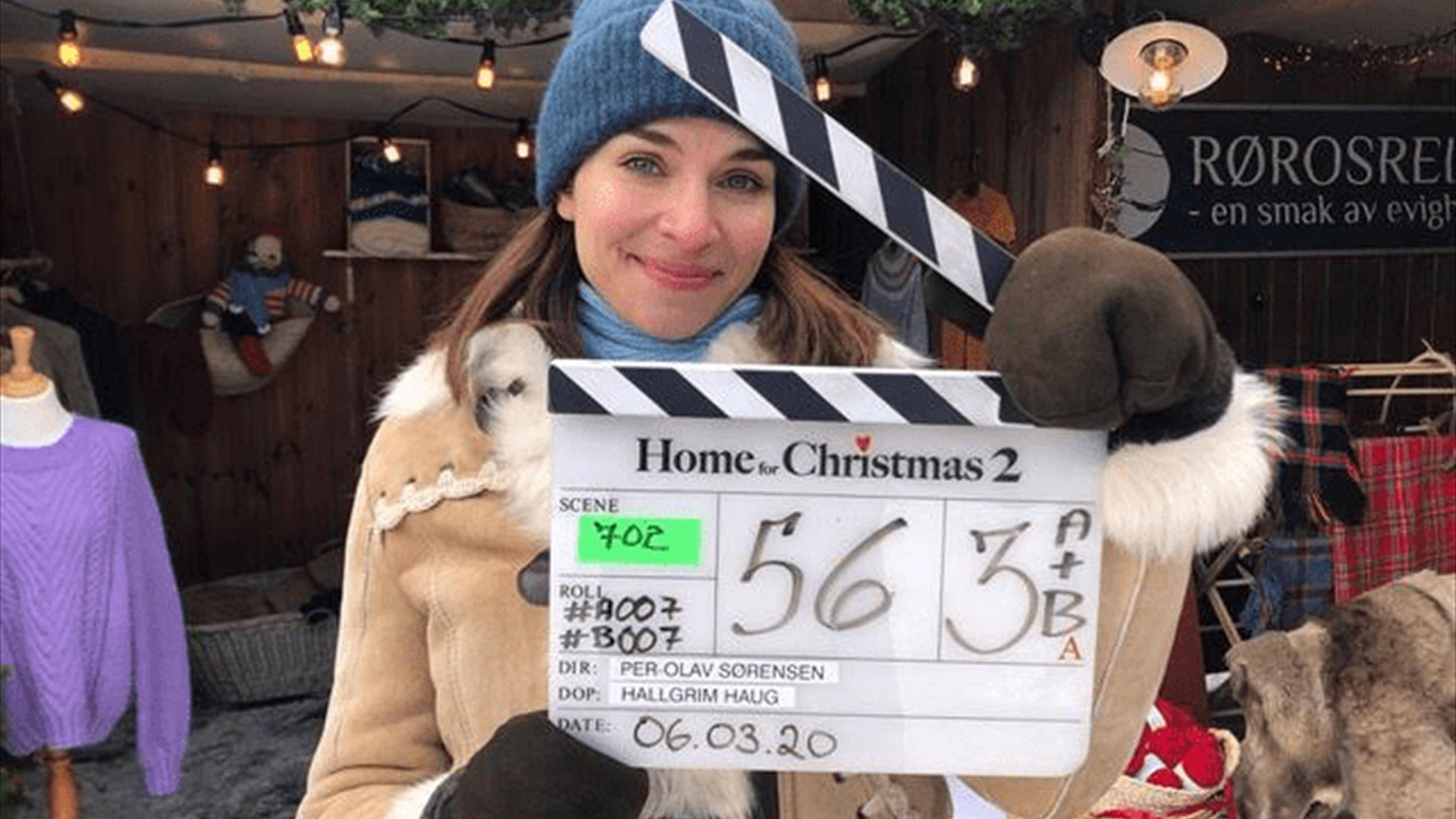Hjem til jul-stjerne, Ida Elise Broch, med filmklapper før opptak