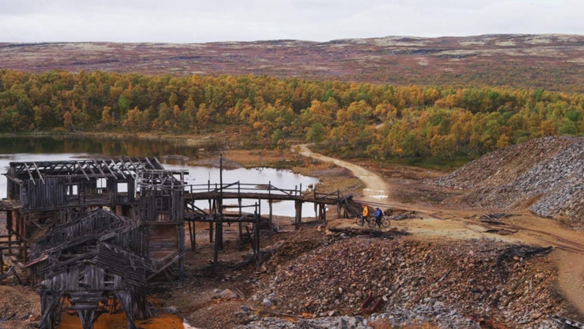 Christianus Sextus gruve på Røros, i høstfarger-gruvedrift-sykkel-stisykkel-destinasjon